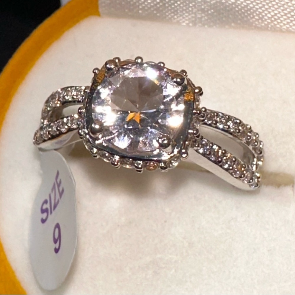 Lab created Light Rose Quartz on rhodium plating